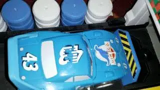 Shake N Go Lightning McQueen Vs Shake N Go The King