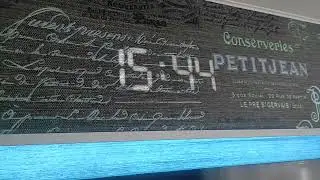 Время на стене.