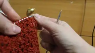 Как закрыть петли плечевого шва спицами незаметно?