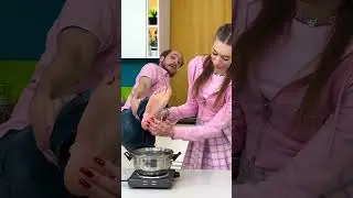 MI NOVIO AYUDÓ A HACER LA SOPA 😂🍜