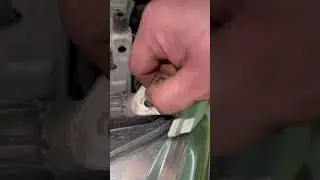 Тойота Камри (Toyota Camry). Прокачиваем брутальность. Устанавливаем светодиодные фары-вспышки.