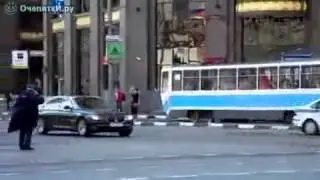 Осигналили кортеж Медведева