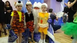 Новогодний Утренник в детском саду с Дедом Морозом  У Тимы главная роль в костюме Зайки