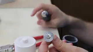 Como abrir anel de cerâmica prensada com escova de aço