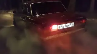 Бернаут на бодром семафоре.