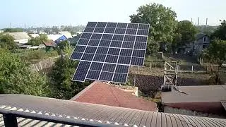 Single axis tracker for solar panels.