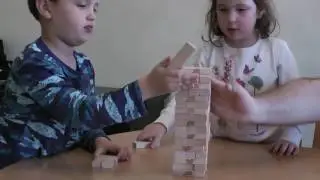 Играем в игру Дженга,строим башню