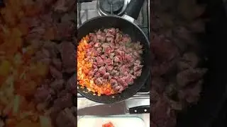 Отличный ужин. Гуляш. Гарнир любой на ваш вкус