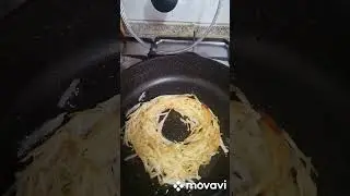 Картофельные гнезда с яйцом и сыром