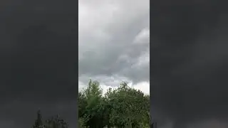 Идет грозовой фронт.