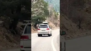 Дорога в горы. Toyota Land Cruiser
