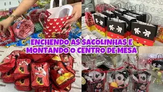 ENCHENDO AS SACOLINHAS DE DOCE + MONTANDO O CENTRO DE MESA