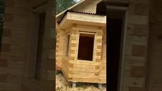 Обзор дома 8x9 м с мансардной крышей и двумя эркерами