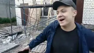 Выдолбили "Перфом на 11" большие отверстия (не дырки) под вентиляцию в капитальной стене