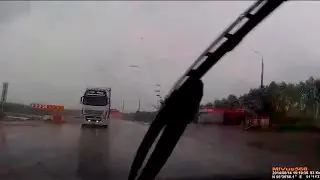 Мне все пох, я на КАМАЗЕ! (встречка)