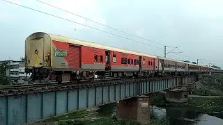 आम जनता की पसंद जनसेवा एक्सप्रेस सीवान से निकलती हुई
