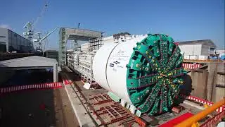 10 Heavy Equipment Machines Working That Are At Another Level