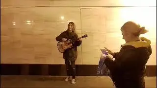 Алексей и мужчина и играет и поёт Сергей Г. Гитарист Певец