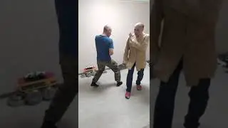 Защита от удара ногой в пах!