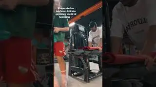 Spor salonunda video çekerken önünden geçmek