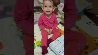 Малыш в 2 года сам крутит гайки