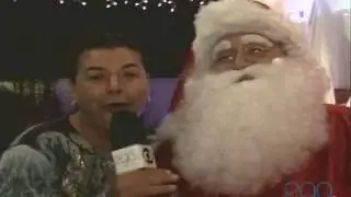 EGO: David Brazil canta com o Papai Noel