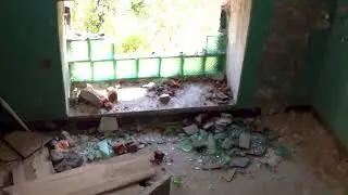 Один на заброшенной базе....Часть 1