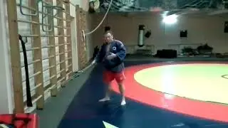 Резина.  Бросок через голову с подсадом голенью