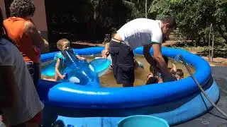 PEPEU E KADIM - meninos cueca - piscina  na roça Ph e primos Caraí/MG
