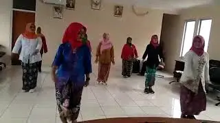 Menari Ondel² bersama Teman² PKK Kelurahan Tamansari