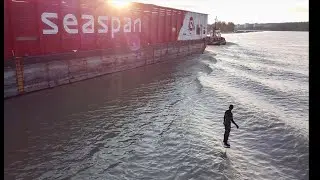 Surfing in the river 水翼衝浪