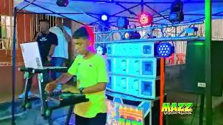 Presentación en vivo con cantantes urbana y Dj
