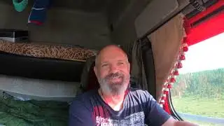 Прощéлкал клювом и чуть груз не потерял.....