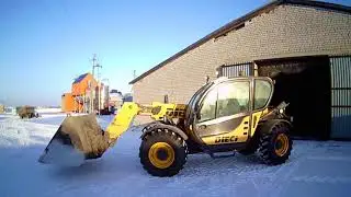 26 января.Очередной рабочий день на зернотоку .