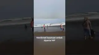Menikmati keseruan ombak dipantai WP