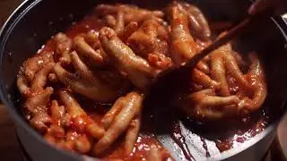 Super tempting Korean-style spicy chicken feet with small wine is too comfortable to eat together