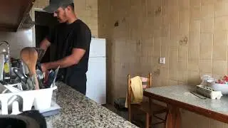 andresloko limpiando cacerola