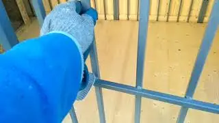 вольер из решеток обшитый вагонкой