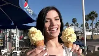 Girl Flash For Ice Cream🍦- SHE FROM OHIO