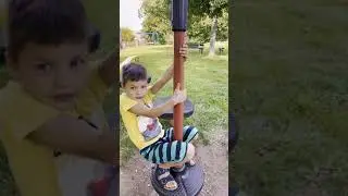 Брат обидел сестру 