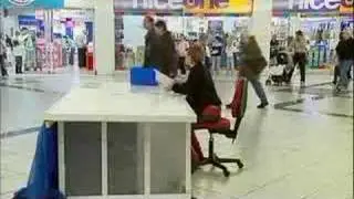 Hidden camera - Snake in Mall