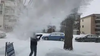 Turning Boiling Water Into "Snow"
