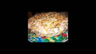 Салат из кукурузы и зеленого горошка с крабовыми палочками