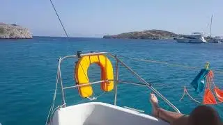 Yine bir gün stresten kaçmışız ortam şahane ( Yelkenli teknede yaşamak )