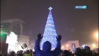 В Якутске зажжена первая новогодняя елка России