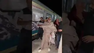 Moraribapu At Railway Station