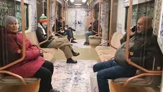 В московском метро попался ледяной поезд ❄️