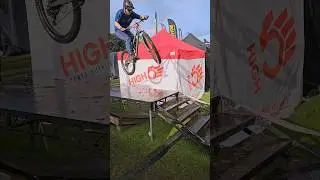 Is this the strangest mountain bike race you've ever seen? 😮🤯🫡 #mtb #funny #enduromtb