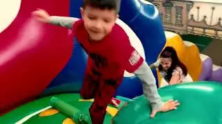 Челлендж   Мама против Дениса на игровой площадке