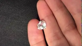 Натуральный негретый белый сапфир в огранке сердце 5,76 карат